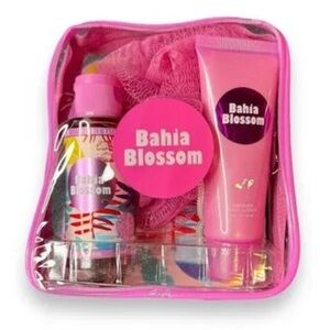 Bahia Blossom Bath Kit With Bubble Bath & Shimmer Body Lotion and loofah NEW